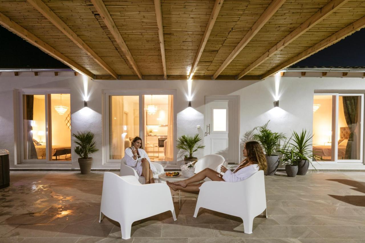 Jacuzzi Deluxe Villa Скала-Сотирос Экстерьер фото