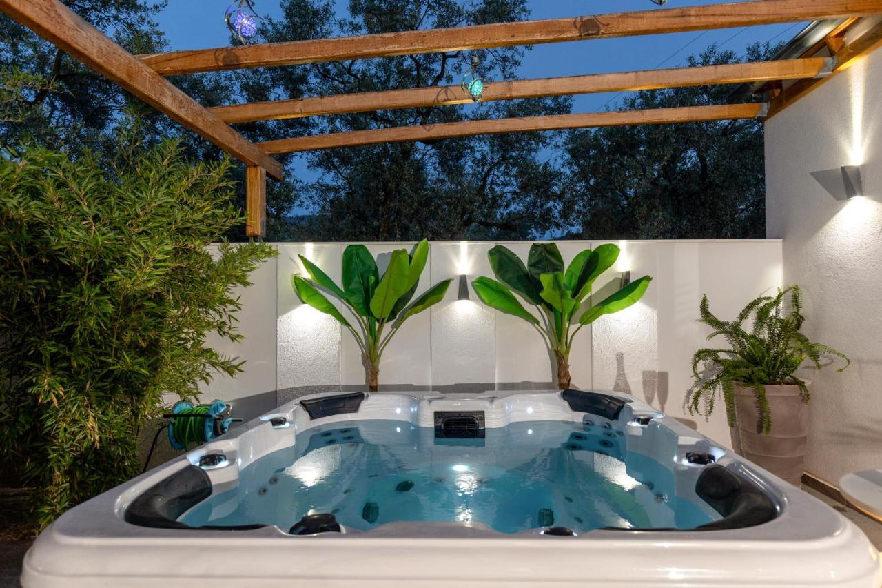 Jacuzzi Deluxe Villa Скала-Сотирос Экстерьер фото
